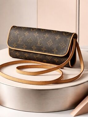 Authentic LOUIS VUITTON Pochette Twin Crossbody Bag.